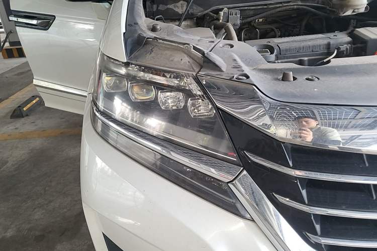 Used Honda Elysion 2016 2.4L Supreme Edition Right Front Headlight