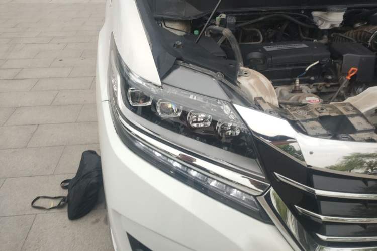 Used Honda Elysion 2016 2.4L Supreme Edition Right Front Headlight
