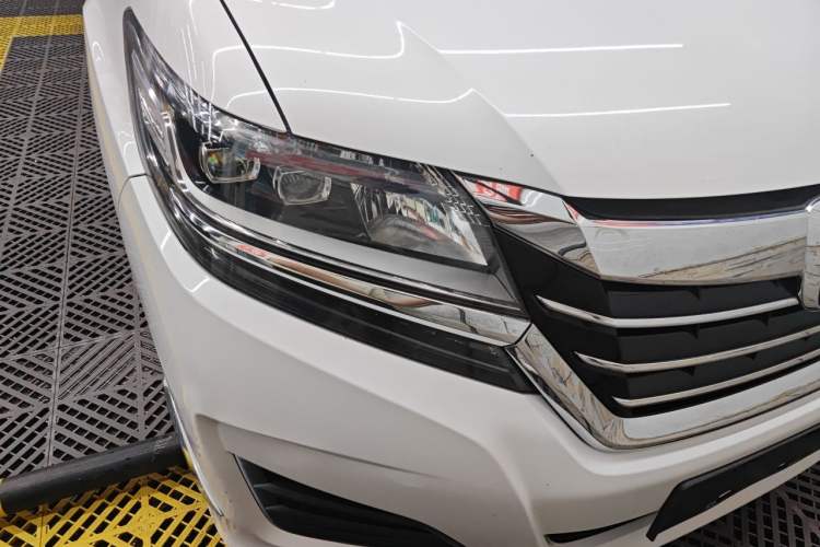 Used Honda Elysion 2016 2.4L Comfort Edition Right Front Headlight