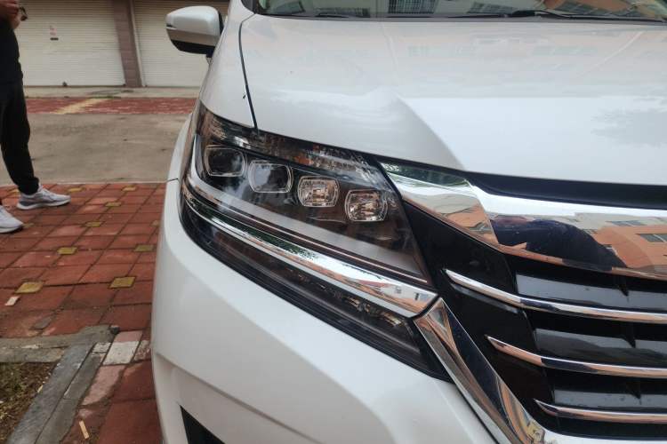 Used Honda Elysion 2016 2.4L Luxury Edition Right Front Headlight