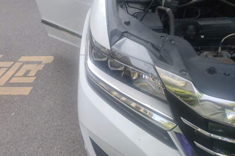 Used Honda Elysion 2016 2.4L Classic Edition Right Front Headlight