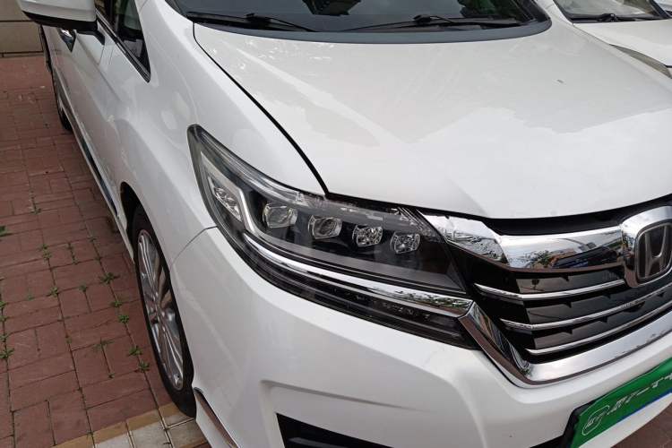 Used Honda Elysion 2016 2.4L Supreme Edition Right Front Headlight