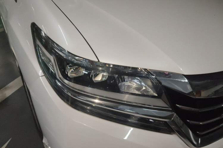 Used Honda Elysion 2016 2.4L Style Edition Right Front Headlight