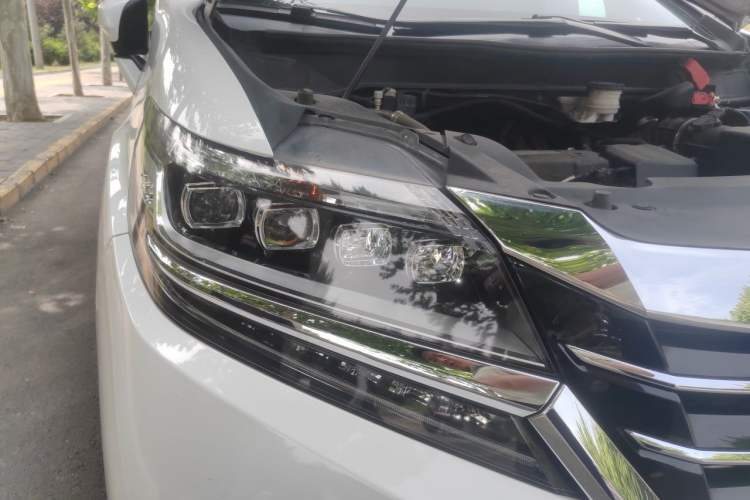 Used Honda Elysion 2016 2.4L Style Edition Right Front Headlight