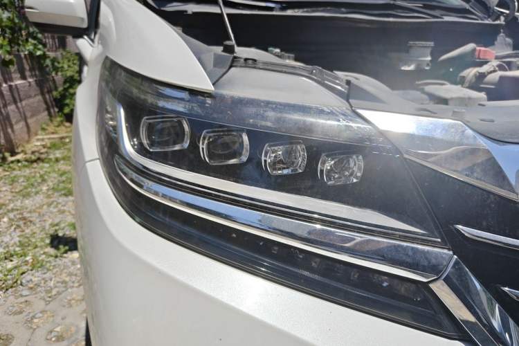 Used Honda Elysion 2016 2.4L Luxury Edition Right Front Headlight