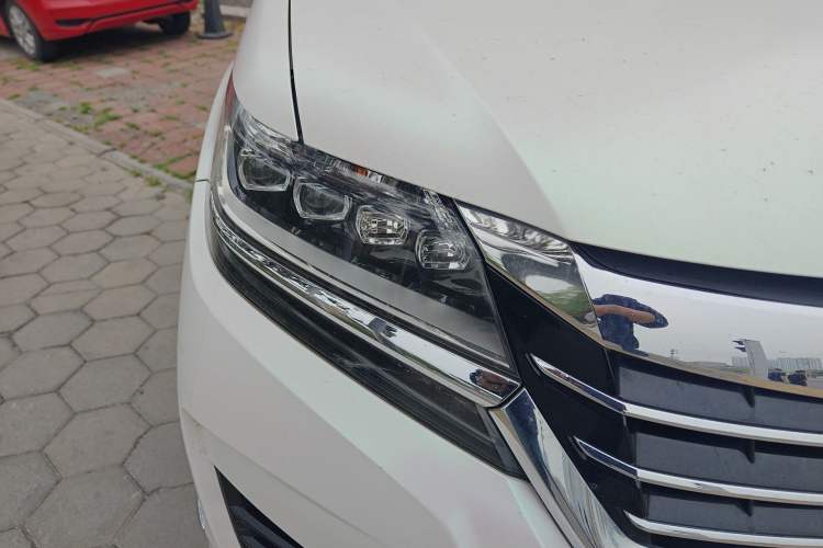 Used Honda Elysion 2016 2.4L Luxury Edition Right Front Headlight