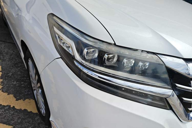 Used Honda Elysion 2016 2.4L Luxury Edition Right Front Headlight