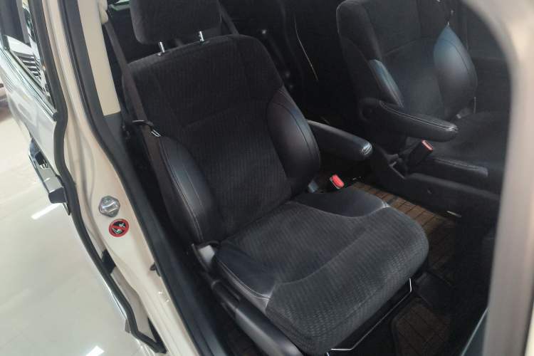 Used Honda Elysion 2016 2.4L Classic Edition Right Front Seat