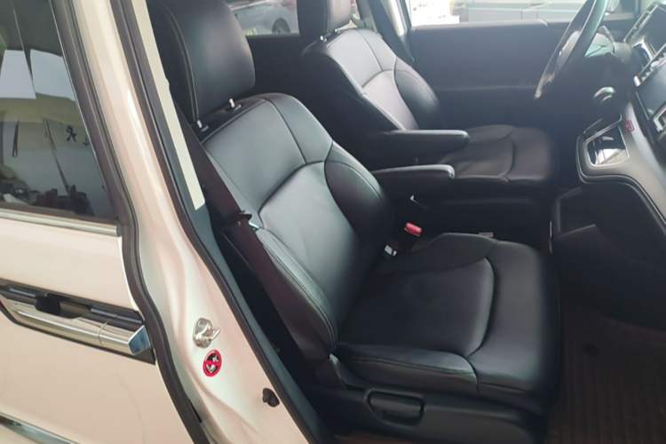 Used Honda Elysion 2016 2.4L Classic Edition Right Front Seat
