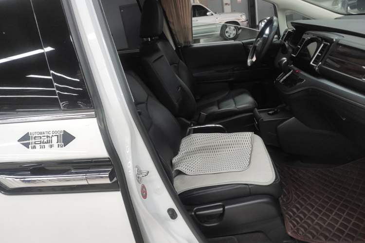 Used Honda Elysion 2016 2.4L Luxury Edition Right Front Seat