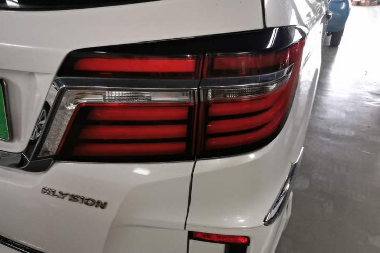 Used Honda Elysion 2016 2.4L Luxury Edition Right Rear Taillight