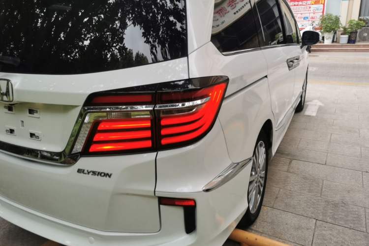 Used Honda Elysion 2016 2.4L Supreme Edition Right Rear Taillight