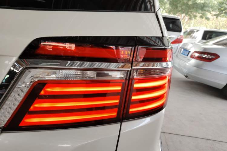 Used Honda Elysion 2016 2.4L Luxury Edition Right Rear Taillight