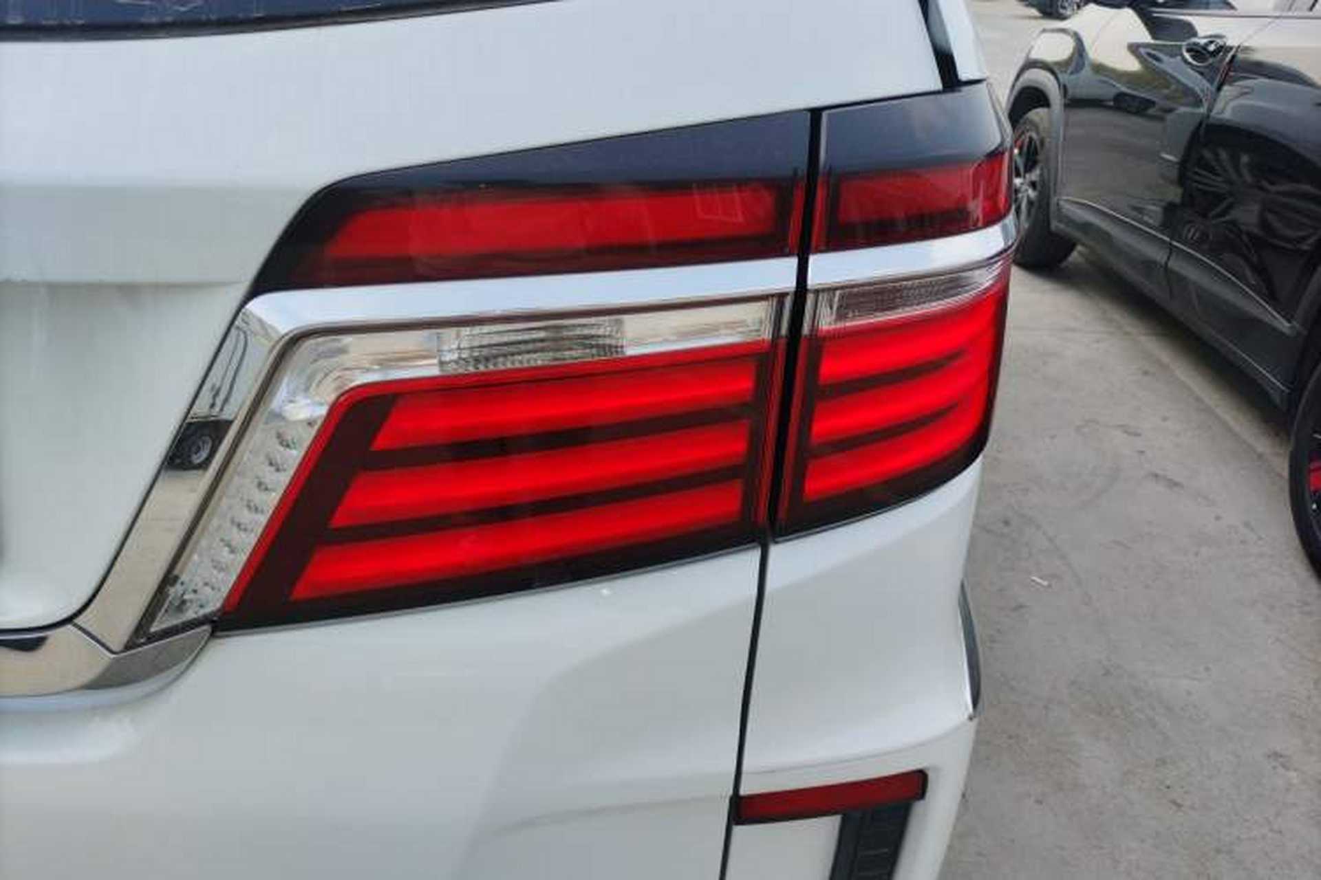 Used Honda Elysion 2016 2.4L Luxury Edition Right Rear Taillight