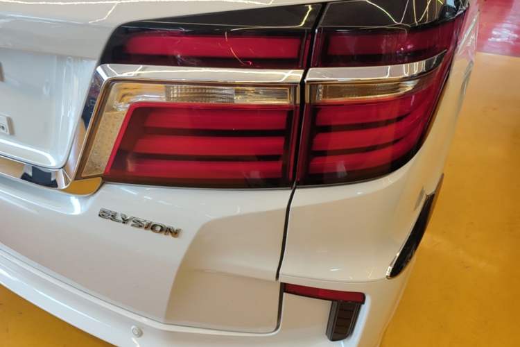 Used Honda Elysion 2016 2.4L Classic Edition Right Rear Taillight