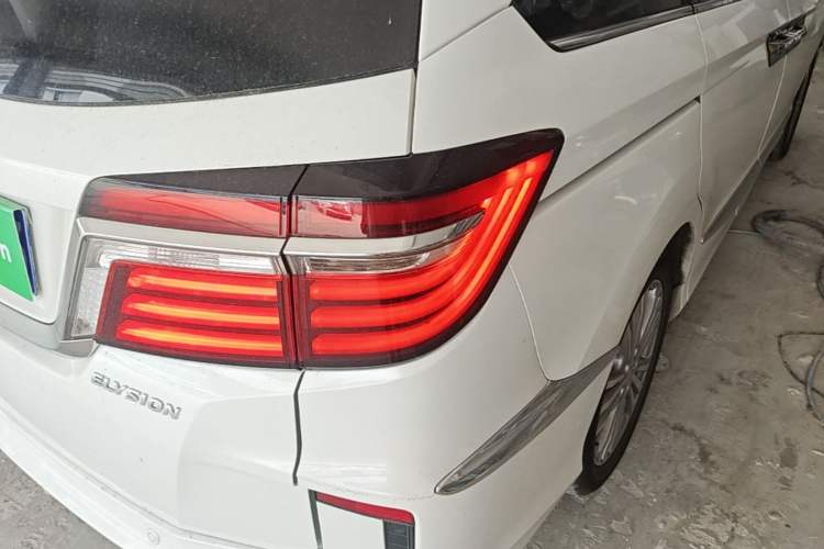 Used Honda Elysion 2016 2.4L Supreme Edition Right Rear Taillight