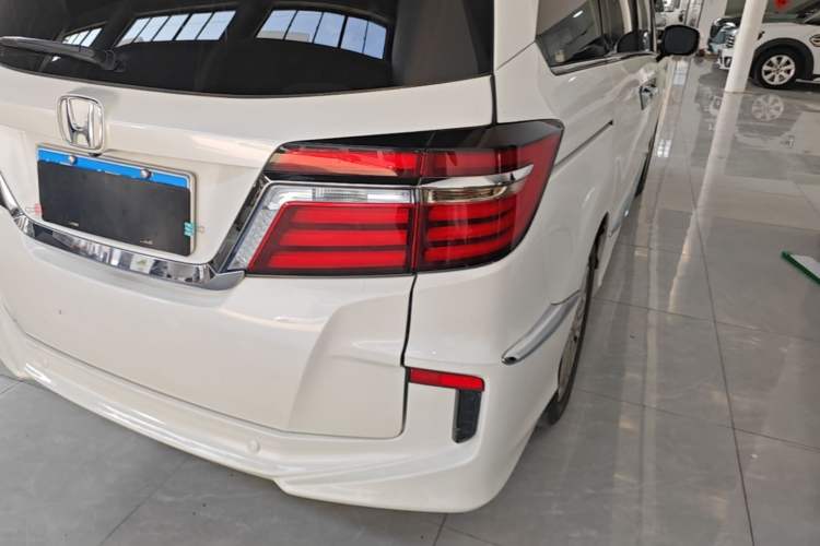 Used Honda Elysion 2016 2.4L Luxury Edition Right Rear Taillight