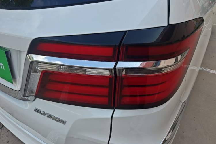 Used Honda Elysion 2016 2.4L Luxury Edition Right Rear Taillight