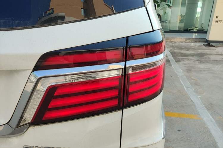 Used Honda Elysion 2016 2.4L Luxury Edition Right Rear Taillight
