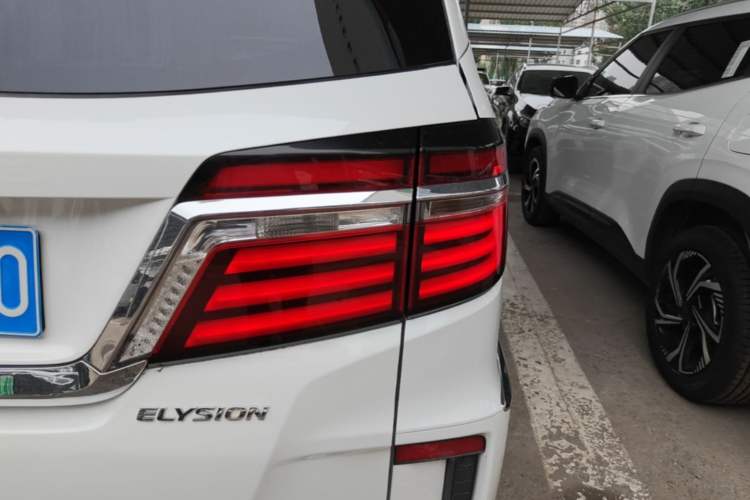 Used Honda Elysion 2016 2.4L Classic Edition Right Rear Taillight