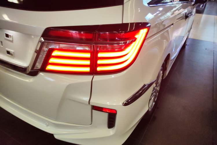Used Honda Elysion 2016 2.4L Luxury Edition Right Rear Taillight
