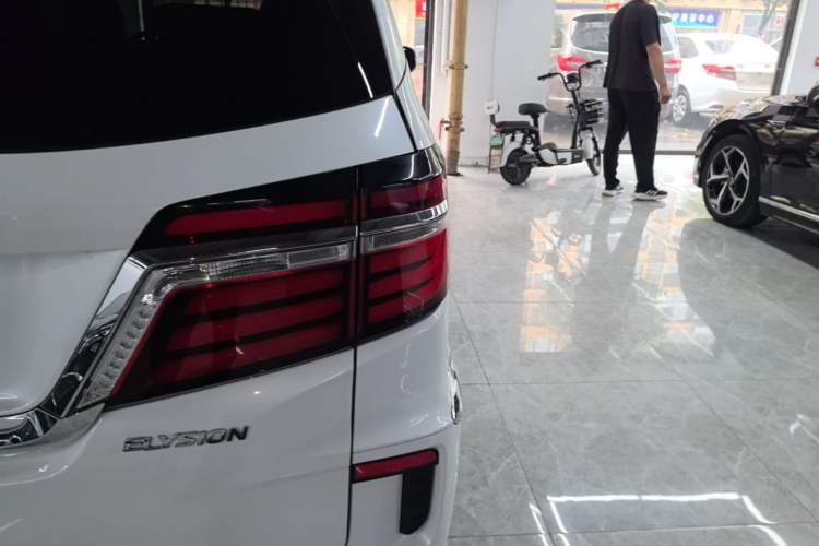 Used Honda Elysion 2016 2.4L Luxury Edition Right Rear Taillight