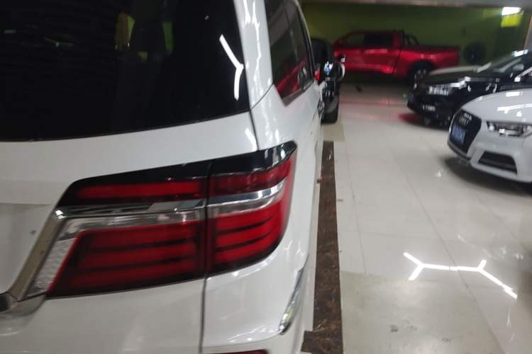 Used Honda Elysion 2016 2.4L Style Edition Right Rear Taillight