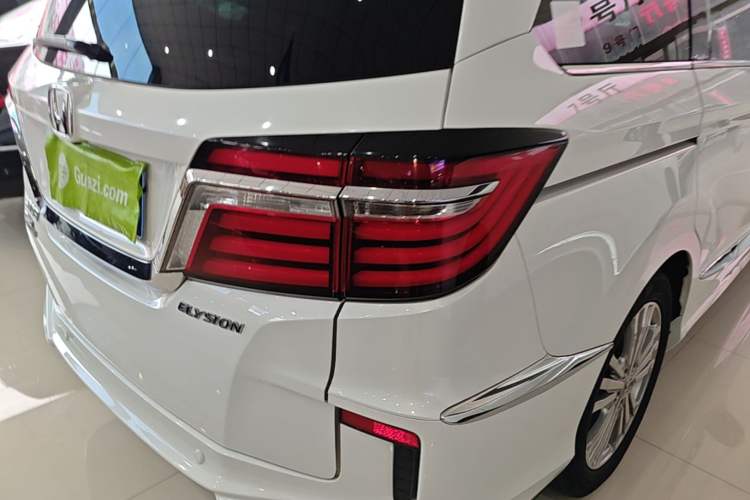 Used Honda Elysion 2016 2.4L Supreme Edition Right Rear Taillight