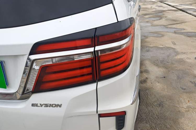 Used Honda Elysion 2016 2.4L Luxury Edition Right Rear Taillight