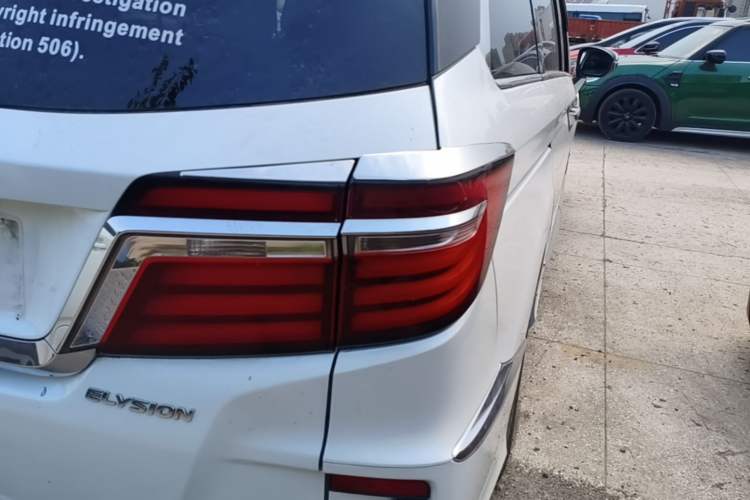 Used Honda Elysion 2016 2.4L Luxury Edition Right Rear Taillight
