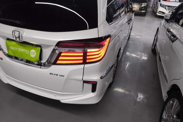 Used Honda Elysion 2016 2.4L Luxury Edition Right Rear Taillight
