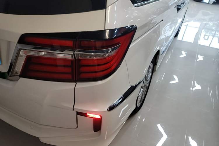 Used Honda Elysion 2016 2.4L Classic Edition Right Rear Taillight