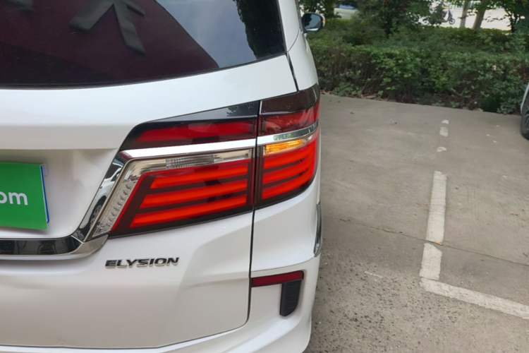 Used Honda Elysion 2016 2.4L Classic Edition Right Rear Taillight