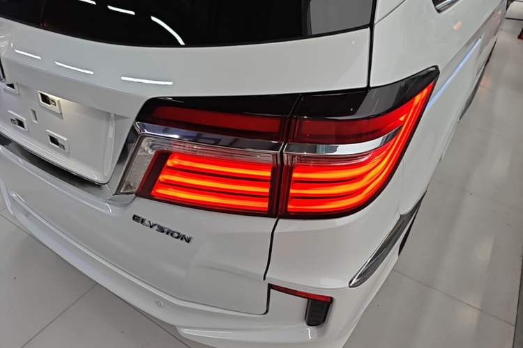 Used Honda Elysion 2016 2.4L Style Edition Right Rear Taillight