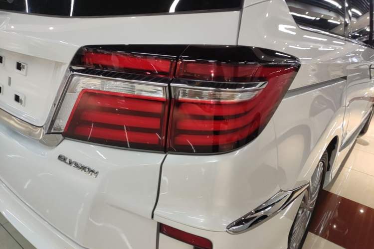 Used Honda Elysion 2016 2.4L Style Edition Right Rear Taillight