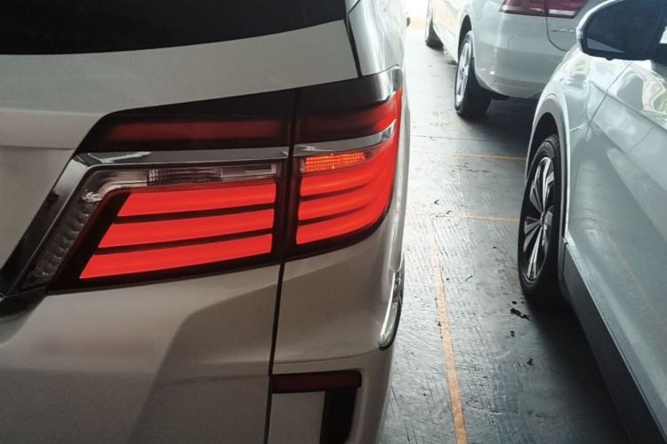 Used Honda Elysion 2016 2.4L Style Edition Right Rear Taillight