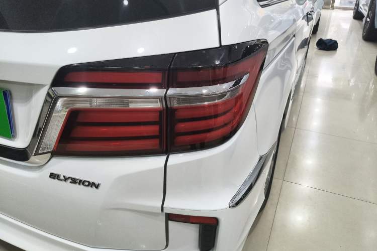 Used Honda Elysion 2016 2.4L Luxury Edition Right Rear Taillight