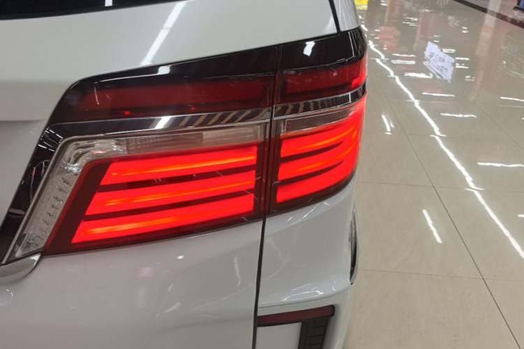 Used Honda Elysion 2016 2.4L Classic Edition Right Rear Taillight