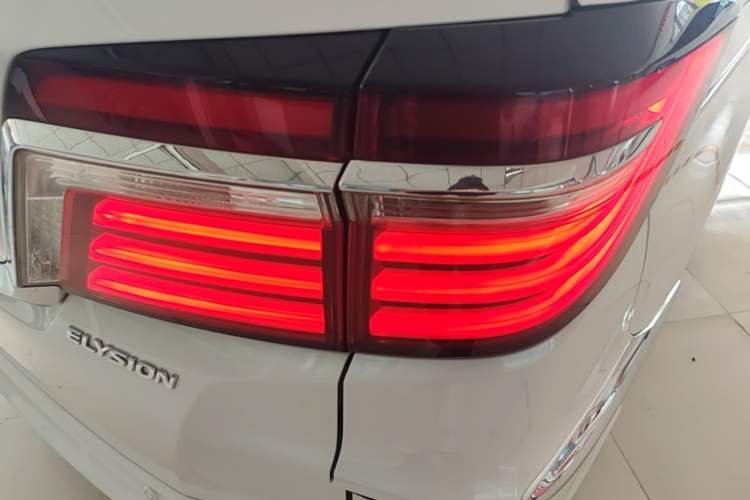 Used Honda Elysion 2016 2.4L Classic Edition Right Rear Taillight