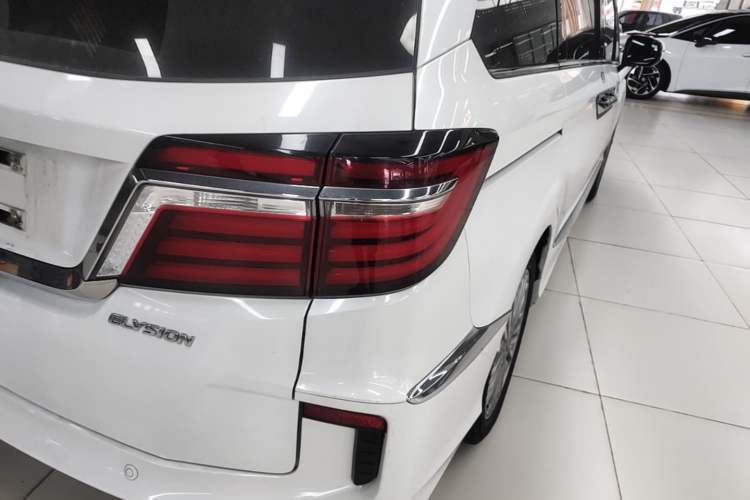 Used Honda Elysion 2016 2.4L Luxury Edition Right Rear Taillight