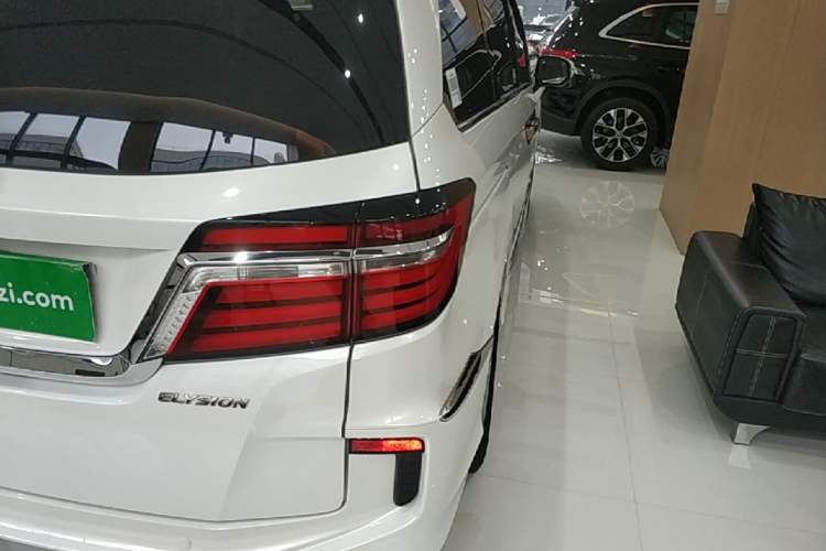 Used Honda Elysion 2016 2.4L Style Edition Right Rear Taillight