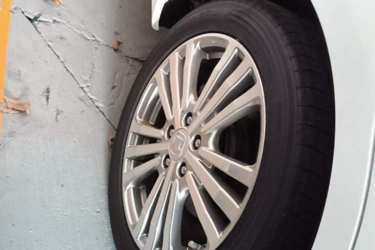 Used Honda Elysion 2016 2.4L Style Edition Right Rear Wheel Hub