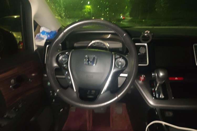 Used Honda Elysion 2016 2.4L Style Edition Steering Wheel