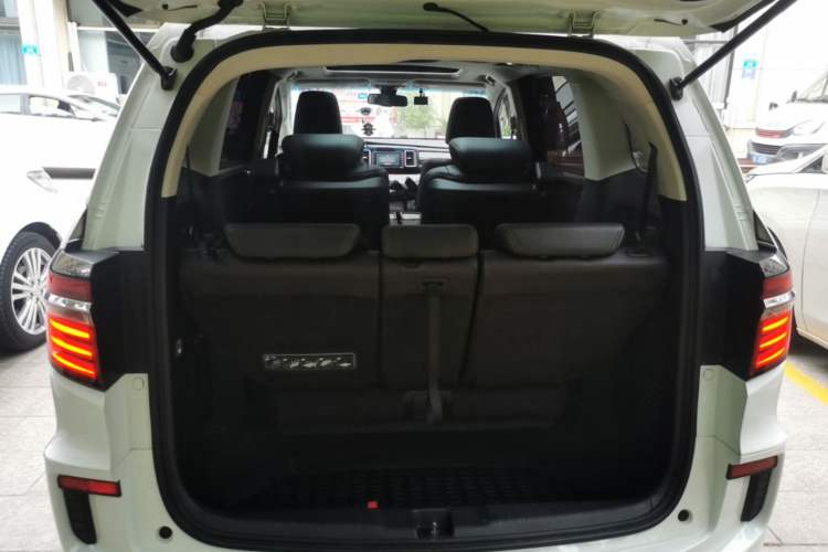 Used Honda Elysion 2016 2.4L Supreme Edition Trunk