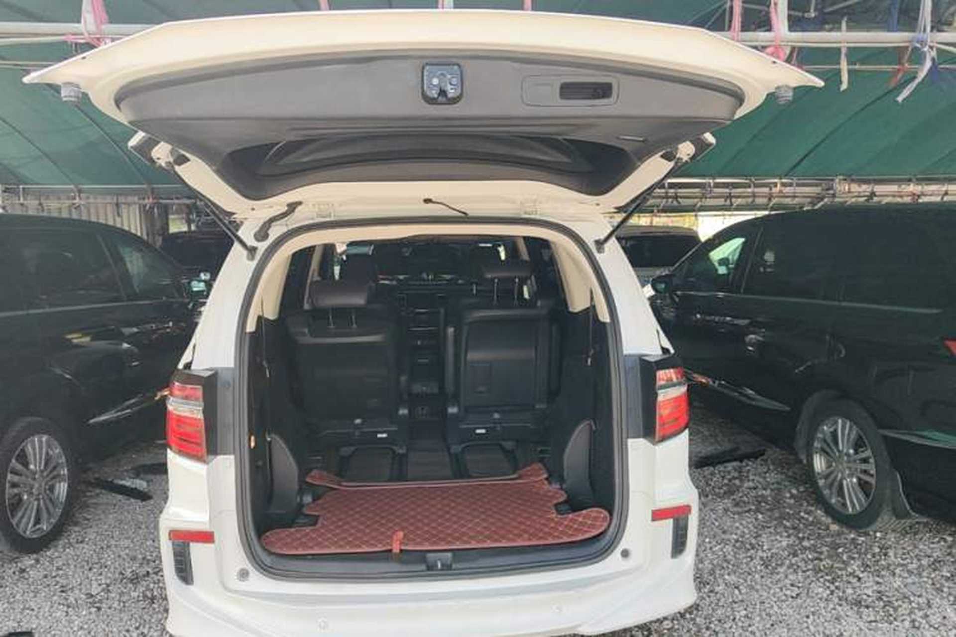 Used Honda Elysion 2016 2.4L Style Edition Trunk