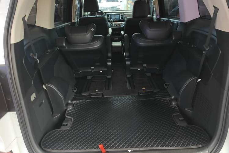 Used Honda Elysion 2016 2.4L Style Edition Trunk