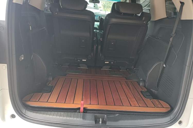 Used Honda Elysion 2016 2.4L Supreme Edition Trunk