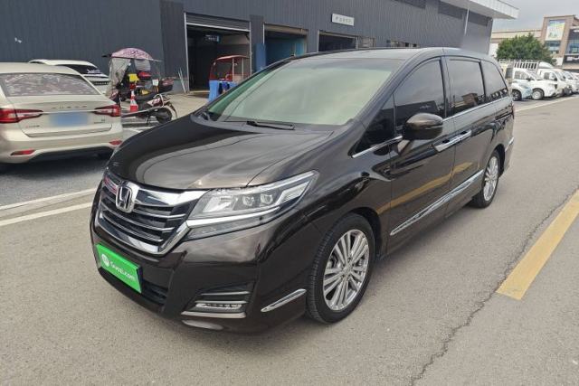Honda Elysion 2016 2.4L Comfort Edition مستعملة