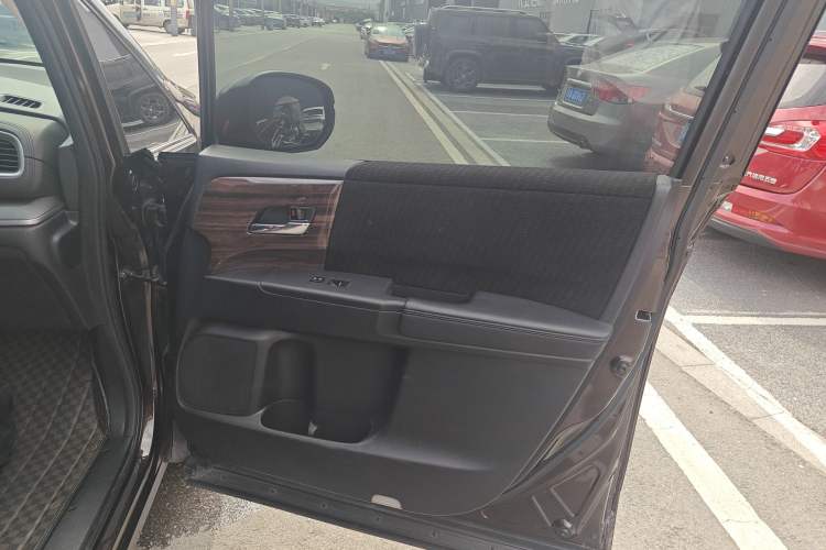 Used Honda Elysion 2016 2.4L Comfort Edition Right Front Door Interior