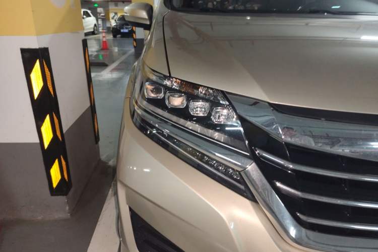 Used Honda Elysion 2016 2.4L Luxury Edition Right Front Headlight